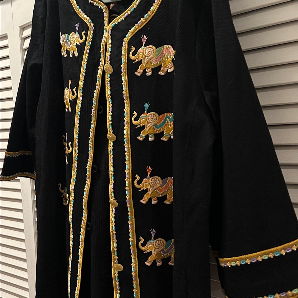 Bob Mackie, wearable art elephant, jacket 1X. Beautiful details, gold buttons, - Picture 3 of 14